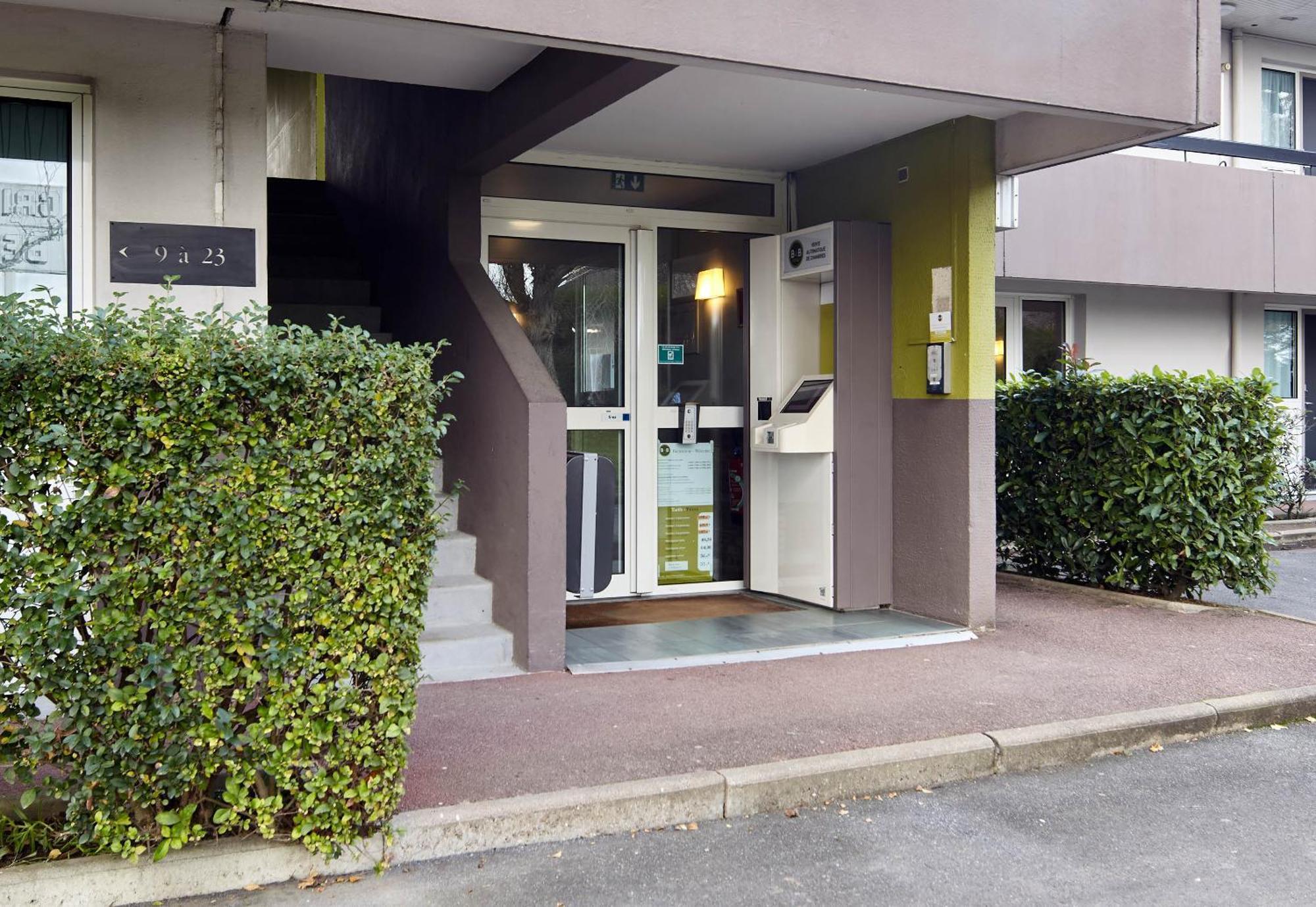 B&B Hotel Saclay Exterior photo